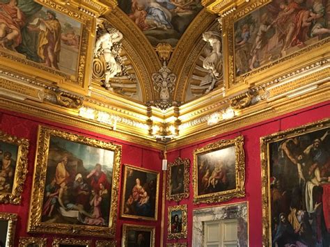 Florence's Mirrors: Reflections of Renaissance Opulence